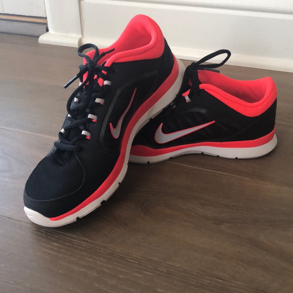 EUC. Nike. 8.5